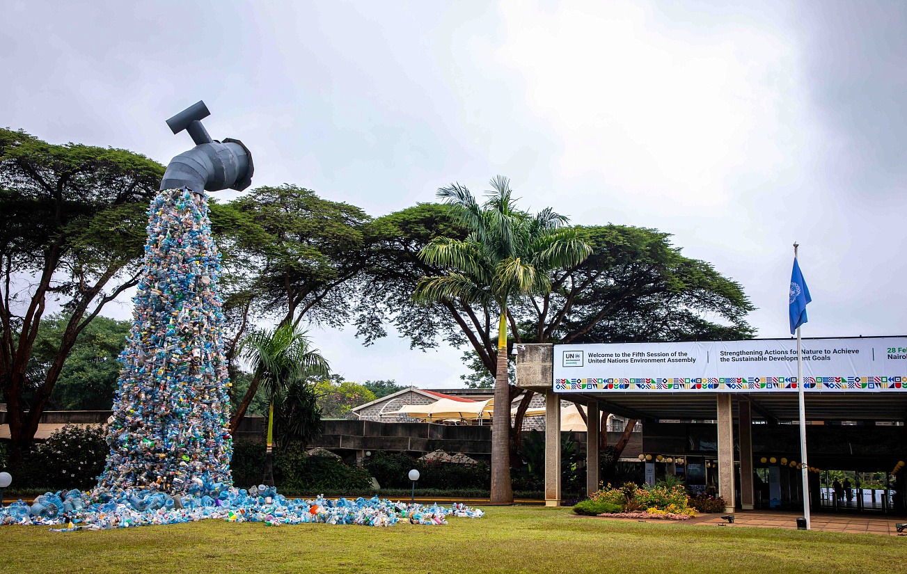 Как уменьшить глобальное загрязнение пластиком? ООН предлагает решение